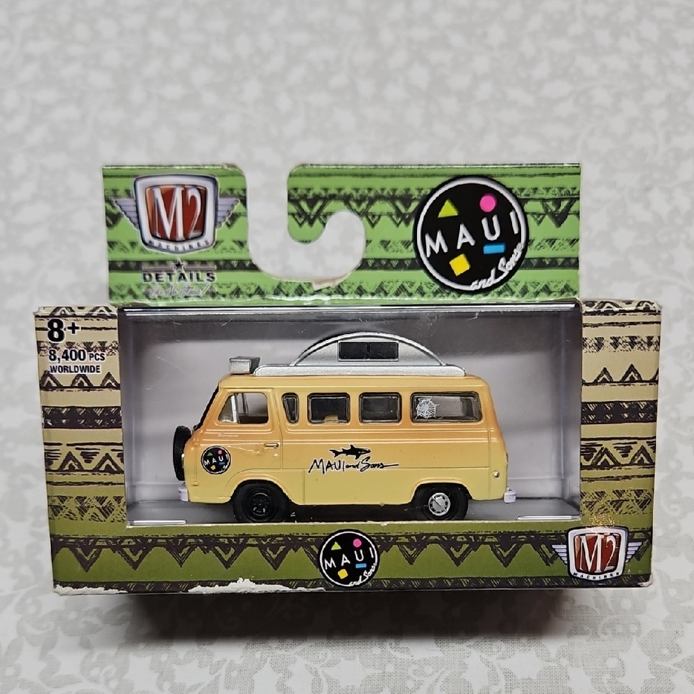 M2 Machines 1965 Ford Econoline Camper Van Premium Die Cast R67 21-50